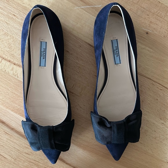 NIB 🩵 PRADA Pointed Toe Suede Flats with Bow - Picture 3 of 13